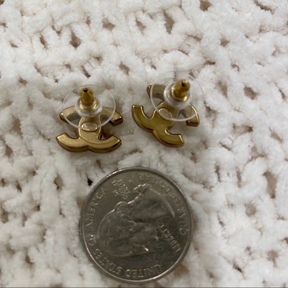 SOLD Chanel cc crystal earrings aged gold tone - Picture 7 of 7